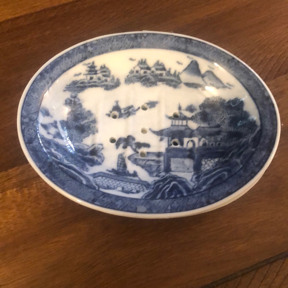 Beautiful soap dish - set of 2